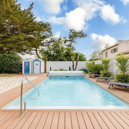 A Avec Piscine Chauffee Et A De 34 Degres