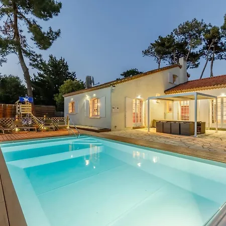 Villa A Avec Piscine Chauffee Et A De 34 Degres