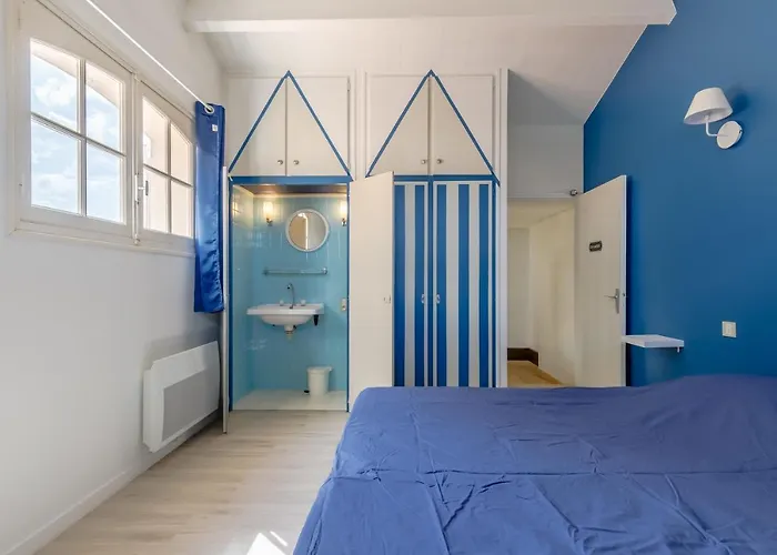 Avec Piscine Chaufee Et Villa