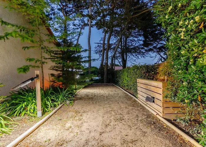 Avec Piscine Chaufee Et Villa *